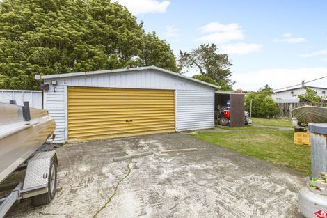 Photo of property in 17 Fernleigh Avenue, Waiuku, 2123
