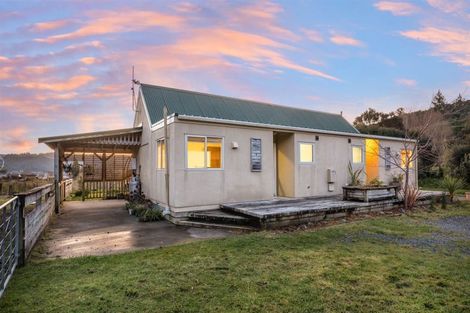 Photo of property in 38 Pencarrow Crescent, Wainuiomata, Lower Hutt, 5014