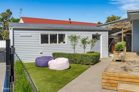 Photo of property in 19 Kempton Street, Greytown, 5712