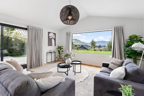 Photo of property in 13 Hovingham Court, Jacks Point, Queenstown, 9371