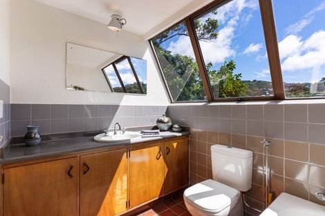 Photo of property in 74 Ranui Crescent, Khandallah, Wellington, 6035