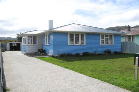 Photo of property in 33 Hinau Grove, Wainuiomata, Lower Hutt, 5014