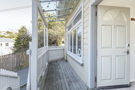 Photo of property in 2 Kopiko Way, Brooklyn, Wellington, 6021