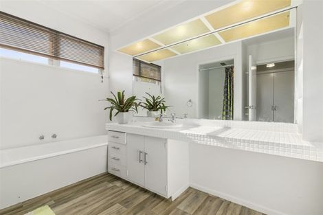 Photo of property in 56 Divich Avenue, Te Atatu South, Auckland, 0610