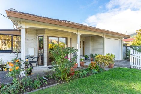 Photo of property in 51 Ngaio Road, Waikanae, 5036