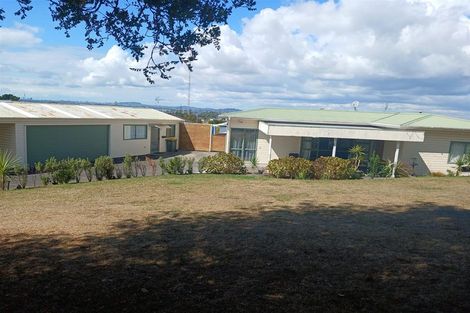 Photo of property in 40 Waimumu Road, Massey, Auckland, 0614