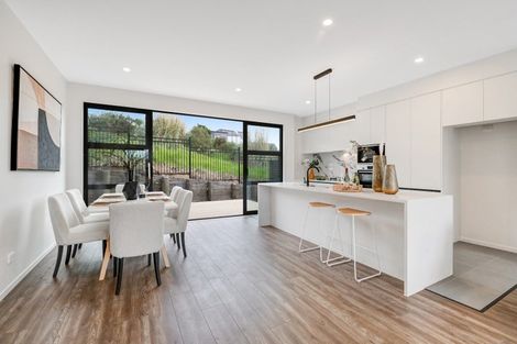 Photo of property in 12 Pleasant Way, Matakatia, Whangaparaoa, 0930