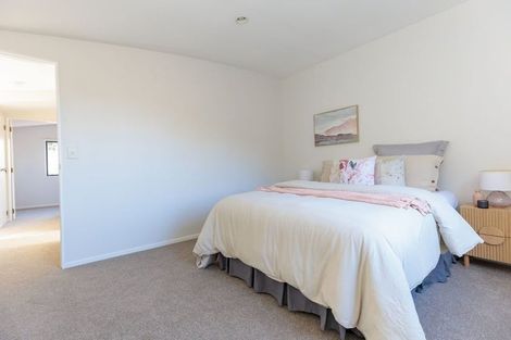 Photo of property in 2a Stella Grove, Newlands, Wellington, 6037