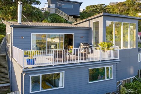 Photo of property in 4 Singers Road, Korokoro, Lower Hutt, 5012