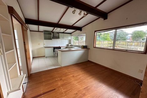 Photo of property in 20 Cockayne Crescent, Sunnynook, Auckland, 0620