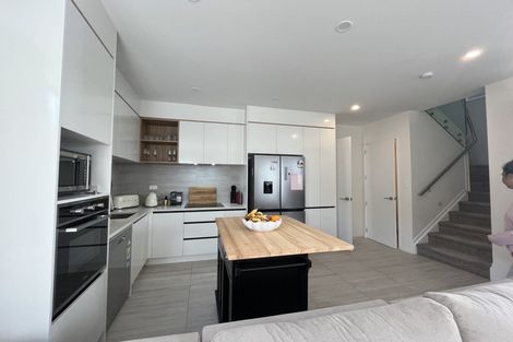 Photo of property in 6/535 Swanson Road, Ranui, Auckland, 0612