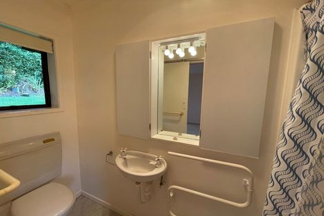 Photo of property in 27 Chatsworth Crescent, Pakuranga Heights, Auckland, 2010