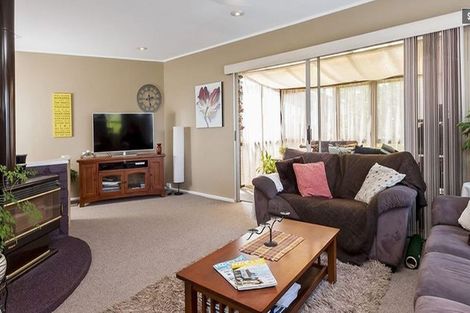 Photo of property in 8 Megan Avenue, Pakuranga Heights, Auckland, 2010