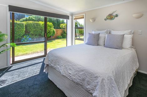 Photo of property in 11 Hahei Beach Road, Hahei, Whitianga, 3591