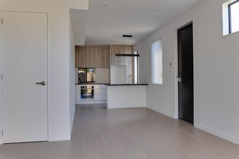 Photo of property in 4/21 Akoranga Drive, Northcote, Auckland, 0627