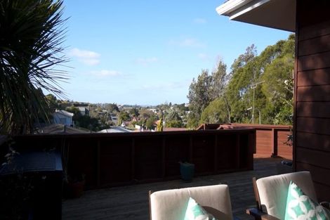 Photo of property in 2/36 Greenvalley Rise, Glenfield, Auckland, 0629