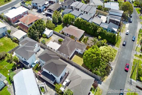 Photo of property in 16 Coniston Avenue, Te Atatu South, Auckland, 0610