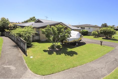 Photo of property in 25 Meadowviews Drive, Welcome Bay, Tauranga, 3112