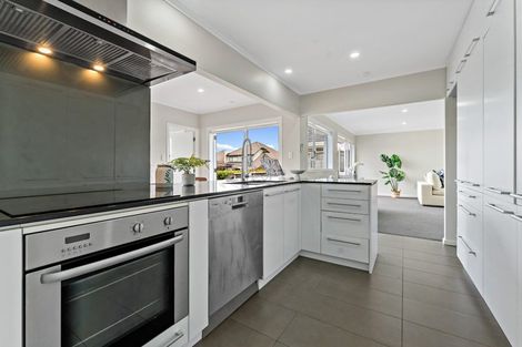 Photo of property in 1/28 Bleakhouse Road, Howick, Auckland, 2014
