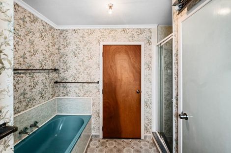 Photo of property in 16 Leon Place, Waitara, 4320