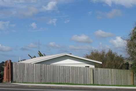 Photo of property in 29 Hobsonville Road, West Harbour, Auckland, 0618