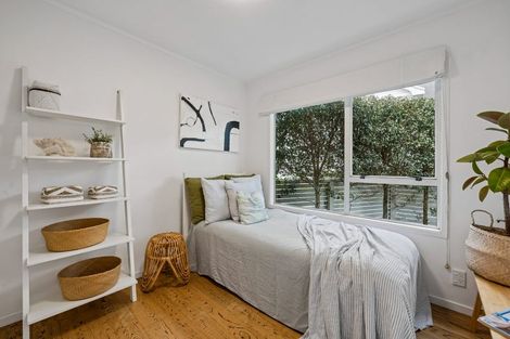 Photo of property in 2/7 Hanlon Crescent, Narrow Neck, Auckland, 0624