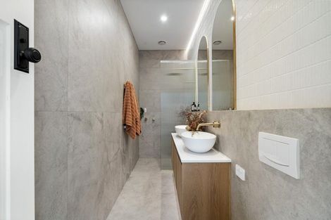 Photo of property in 16 Hinemoa Terrace, Birkenhead, Auckland, 0626