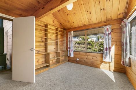 Photo of property in 14 Fairfax Terrace, Frankleigh Park, New Plymouth, 4310