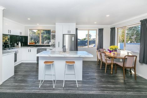 Photo of property in 33 Antrim Place, Nawton, Hamilton, 3200