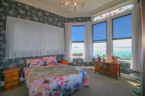 Photo of property in 160 Marine Parade, Bluff, 9814