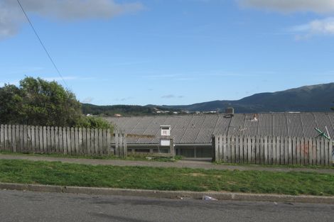 Photo of property in 16 Wiltshire Place, Cannons Creek, Porirua, 5024