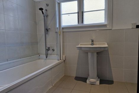 Photo of property in 24 Fulford Street, New Plymouth, 4310