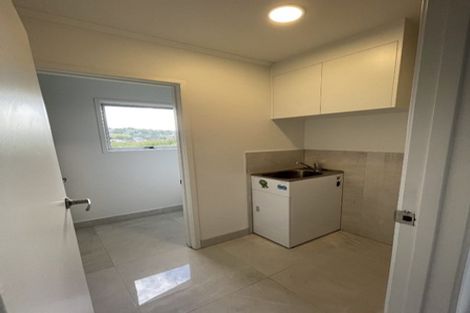 Photo of property in 73 Triangle Road, Massey, Auckland, 0614