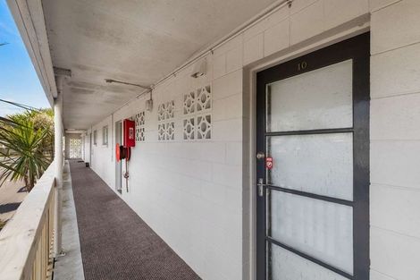 Photo of property in 10/32 Blockhouse Bay Road, Avondale, Auckland, 1026