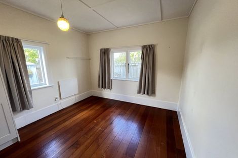 Photo of property in 83 Apu Crescent, Lyall Bay, Wellington, 6022