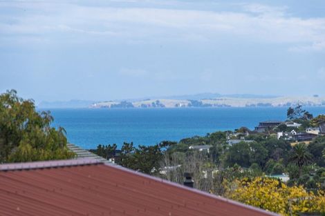 Photo of property in 23 King Richard Place, Browns Bay, Auckland, 0630