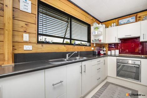 Photo of property in 5 Hadley Wood Drive, Wattle Downs, Auckland, 2103