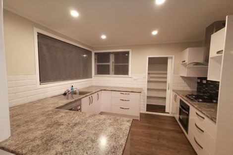 Photo of property in 52 Heretaunga Square, Silverstream, Upper Hutt, 5019