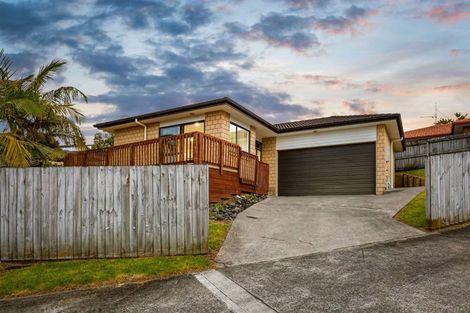 Photo of property in 15 Dovey Place, Massey, Auckland, 0614