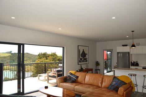 Photo of property in 14 Waterview Place, Haruru, 0204