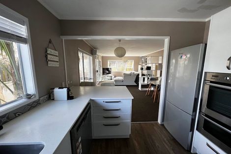 Photo of property in 1/41 Elizabeth Drive, West Harbour, Auckland, 0618