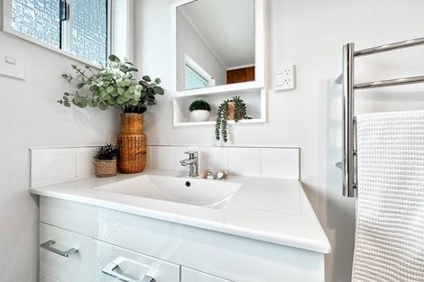 Photo of property in 2/60 Kinloch Road, Kinloch, Taupo, 3377