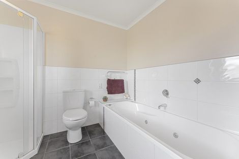 Photo of property in 19 Walnut Grove, Kelvin Grove, Palmerston North, 4414