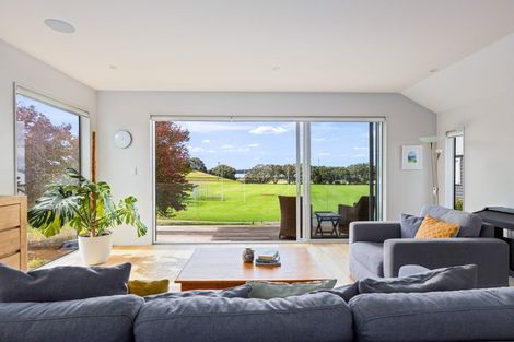 Photo of property in 6 Denby Lane, Northcote Point, Auckland, 0627