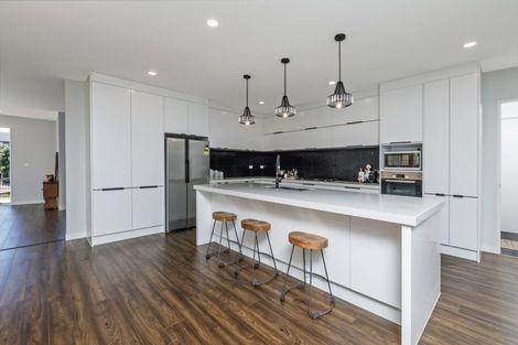 Photo of property in 8 Taraire Place, Orewa, 0931