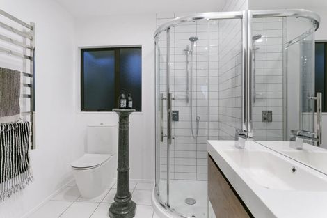 Photo of property in 1/3a Richards Avenue, Forrest Hill, Auckland, 0620