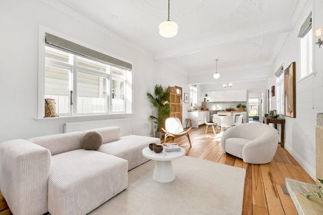 Photo of property in 187 Onepu Road, Lyall Bay, Wellington, 6022