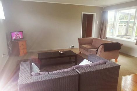 Photo of property in 13 Blanes Road, Weymouth, Auckland, 2103