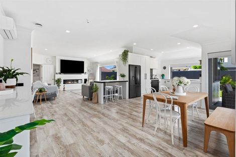 Photo of property in 27 Seychelles Drive, Papamoa Beach, Papamoa, 3118