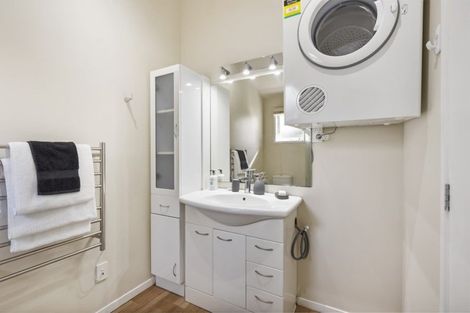 Photo of property in 5/6 Bond Crescent, Forrest Hill, Auckland, 0620